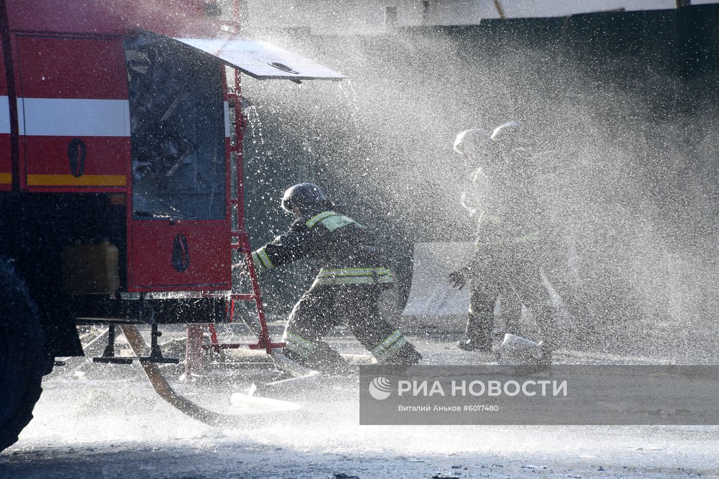 Пожар в ТЦ "Максим" во Владивостоке