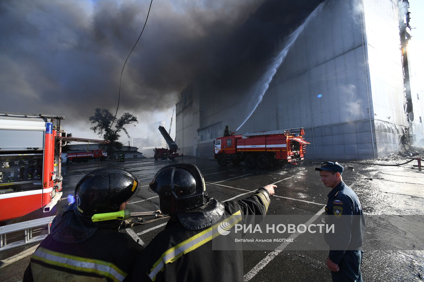 Пожар в ТЦ "Максим" во Владивостоке