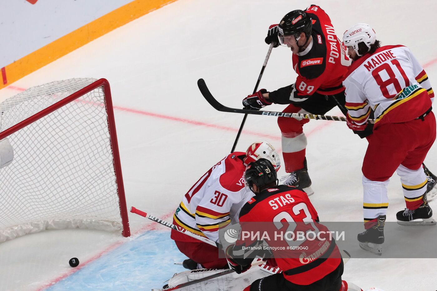 Хоккей. КХЛ. Матч "Авангард" - "Куньлунь"