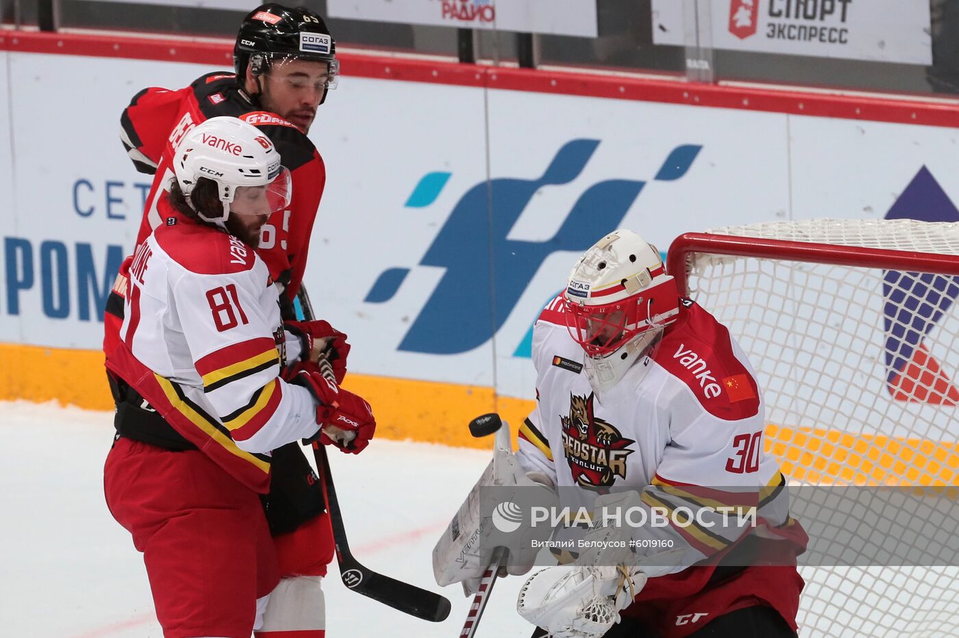 Хоккей. КХЛ. Матч "Авангард" - "Куньлунь"