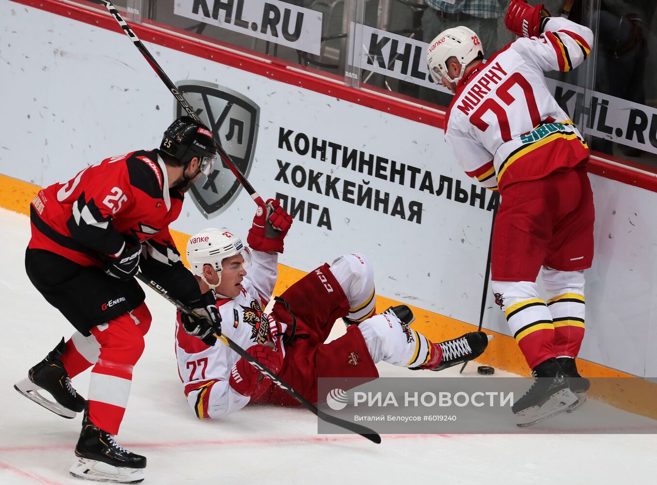 Хоккей. КХЛ. Матч "Авангард" - "Куньлунь"