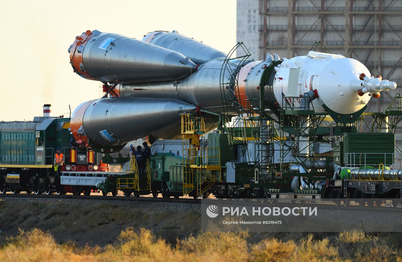 Вывоз РН "Союз-ФГ" с ТПК "Союз МС-15"