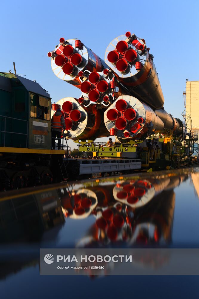 Вывоз РН "Союз-ФГ" с ТПК "Союз МС-15"