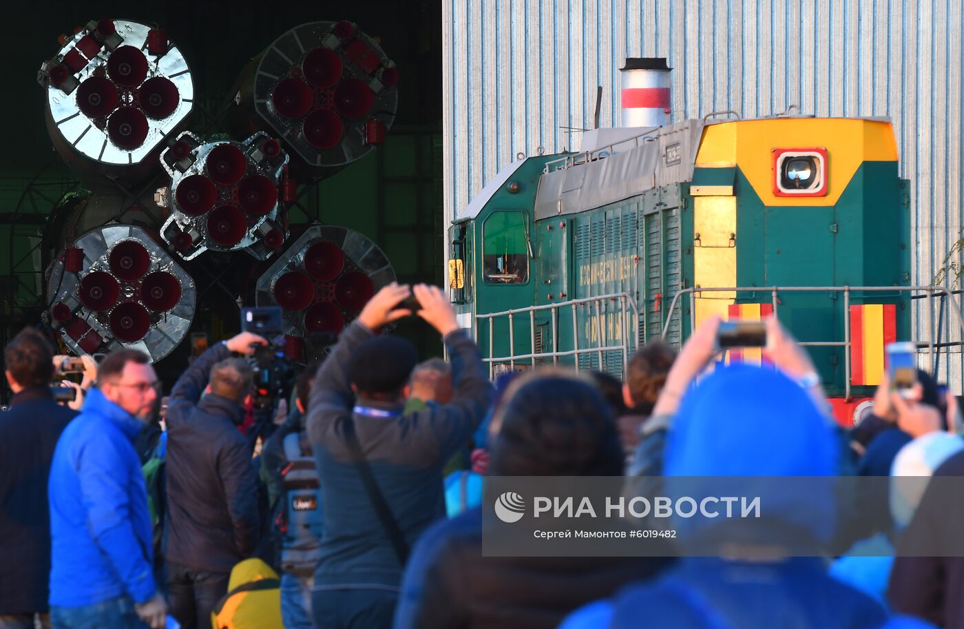 Вывоз РН "Союз-ФГ" с ТПК "Союз МС-15"