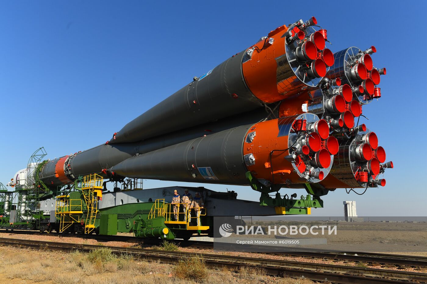 Вывоз РН "Союз-ФГ" с ТПК "Союз МС-15"