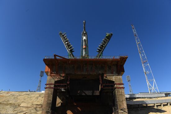 Вывоз РН "Союз-ФГ" с ТПК "Союз МС-15"