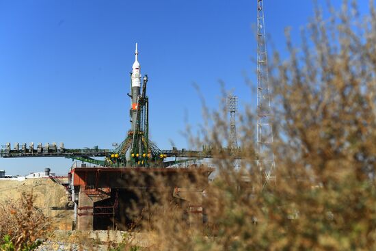 Вывоз РН "Союз-ФГ" с ТПК "Союз МС-15"