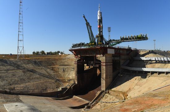 Вывоз РН "Союз-ФГ" с ТПК "Союз МС-15"