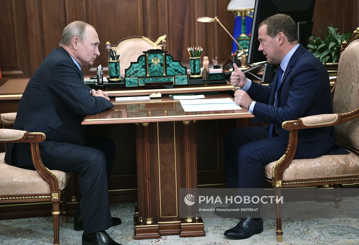 Президент РФ В. Путин встретился с премьер-министром РФ Д. Медведевым