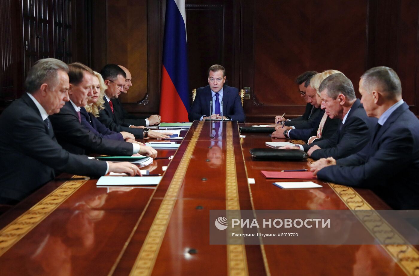 Премьер-министр РФ Д. Медведев провел совещание с вице-премьерами РФ