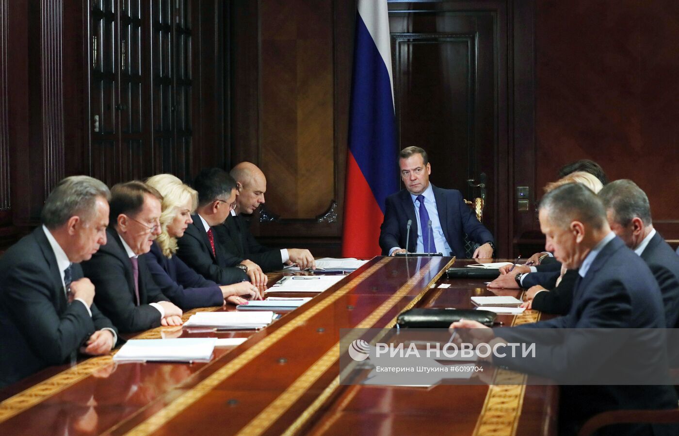 Премьер-министр РФ Д. Медведев провел совещание с вице-премьерами РФ