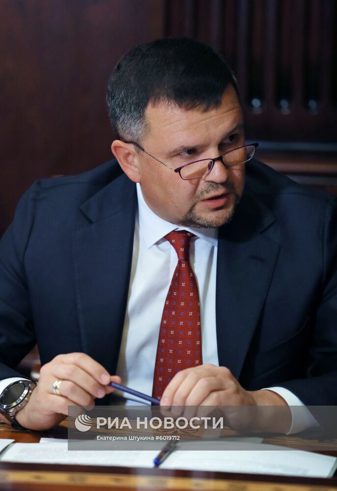 Премьер-министр РФ Д. Медведев провел совещание с вице-премьерами РФ