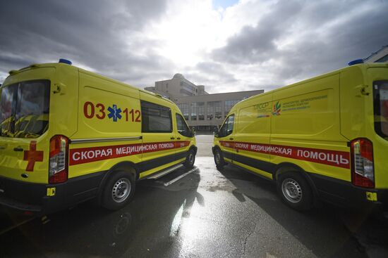 Вручение машин скорой помощи учреждениям здравоохранения Татарстана