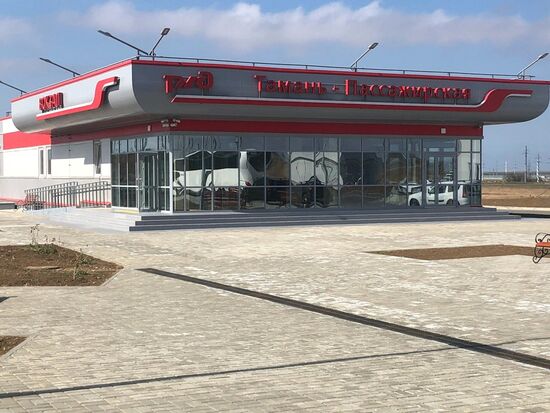 Тепловоз проехал в тестовом режиме по ж/д части Крымского моста