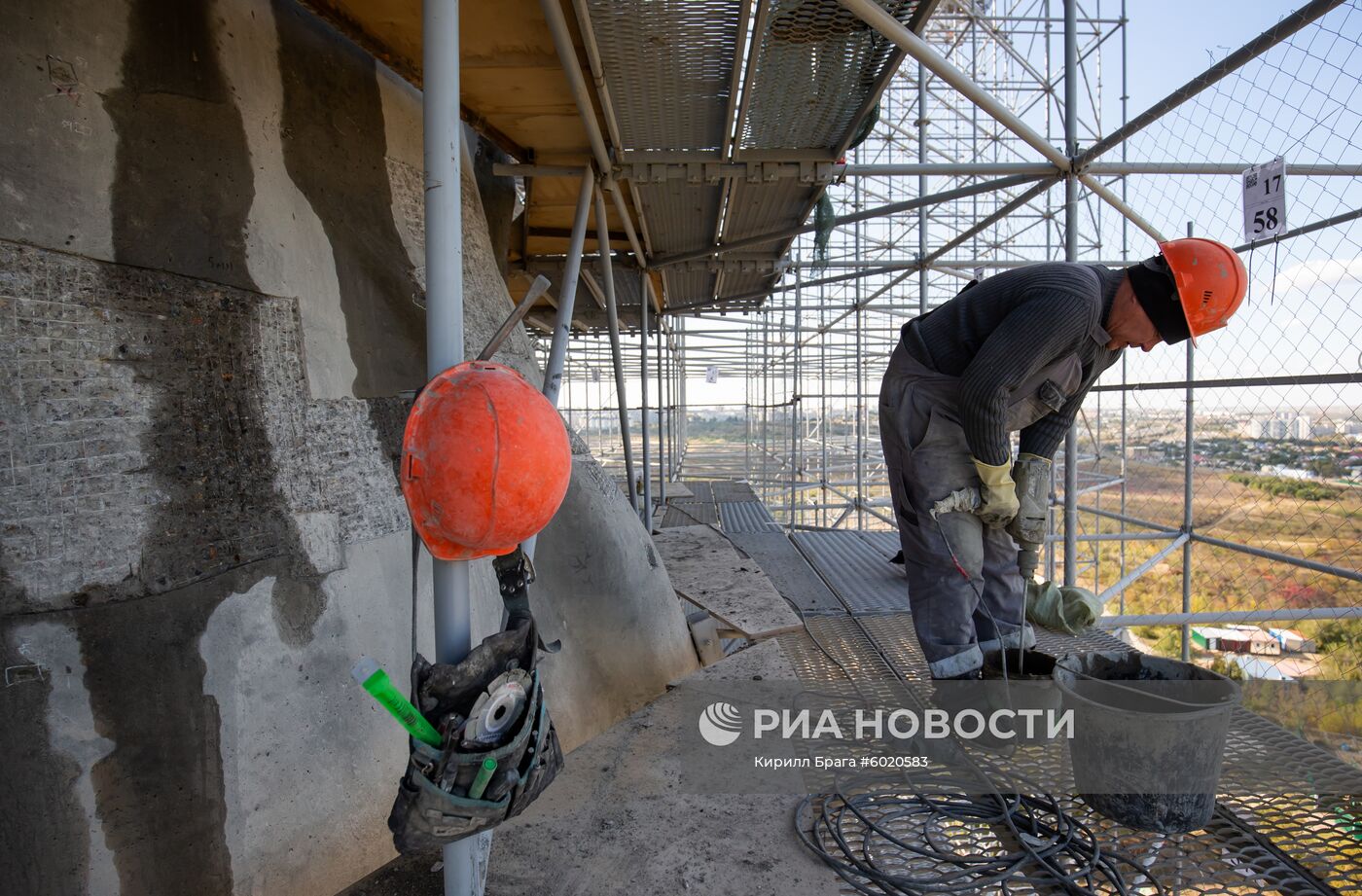Реставрация монумента "Родина-мать зовет" в Волгограде