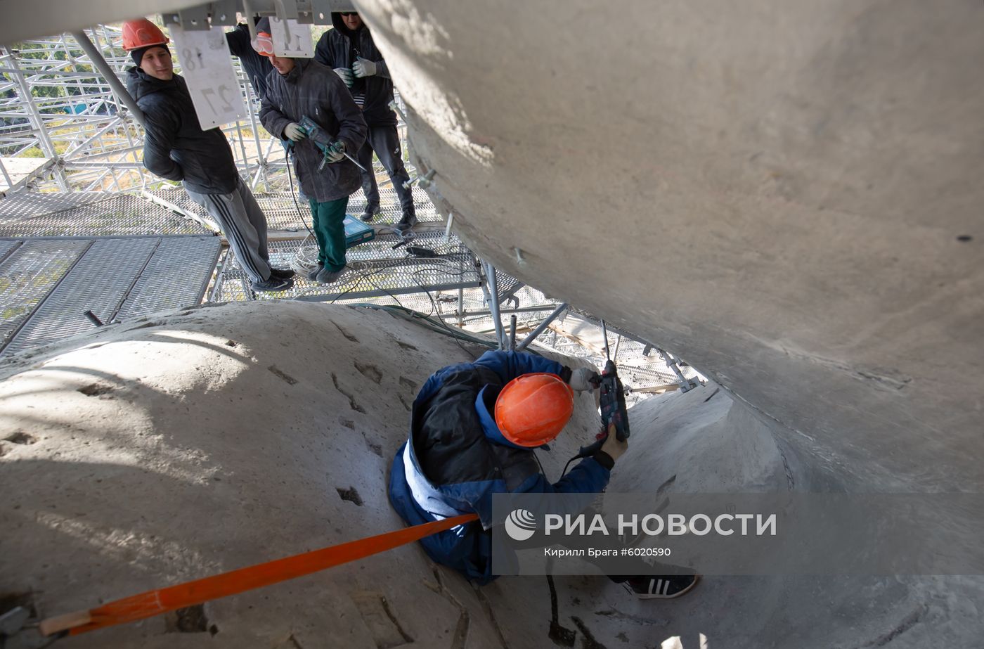 Реставрация монумента "Родина-мать зовет" в Волгограде