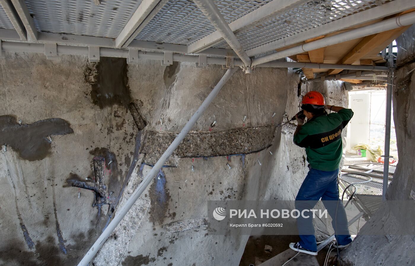 Реставрация монумента "Родина-мать зовет" в Волгограде