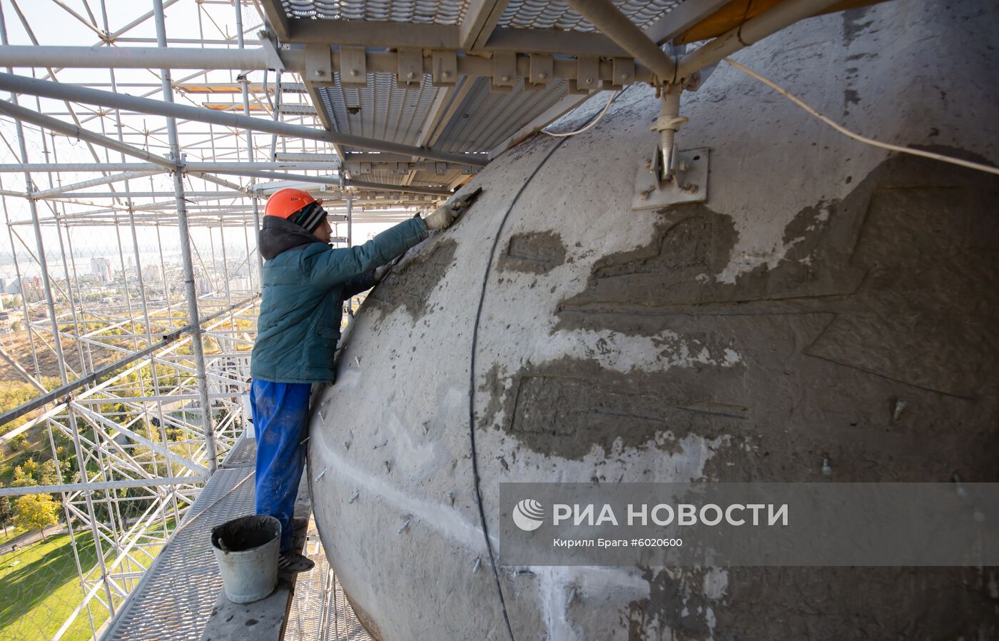 Реставрация монумента "Родина-мать зовет" в Волгограде