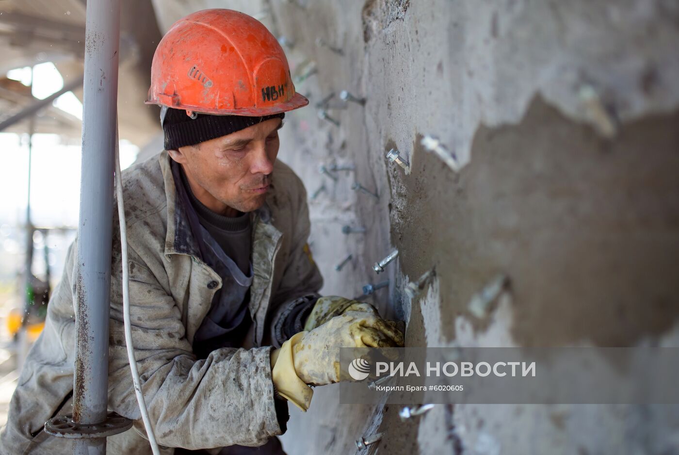 Реставрация монумента "Родина-мать зовет" в Волгограде