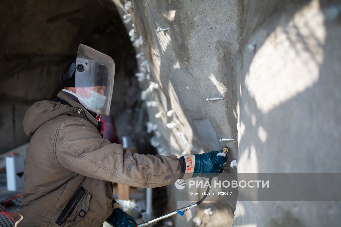 Реставрация монумента "Родина-мать зовет" в Волгограде