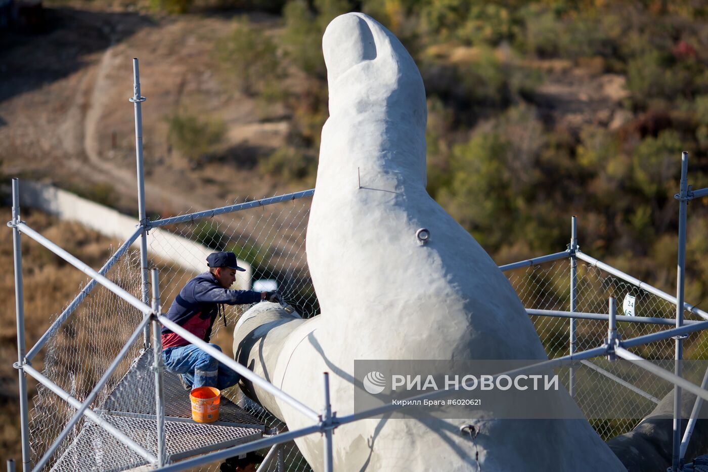 Реставрация монумента "Родина-мать зовет" в Волгограде