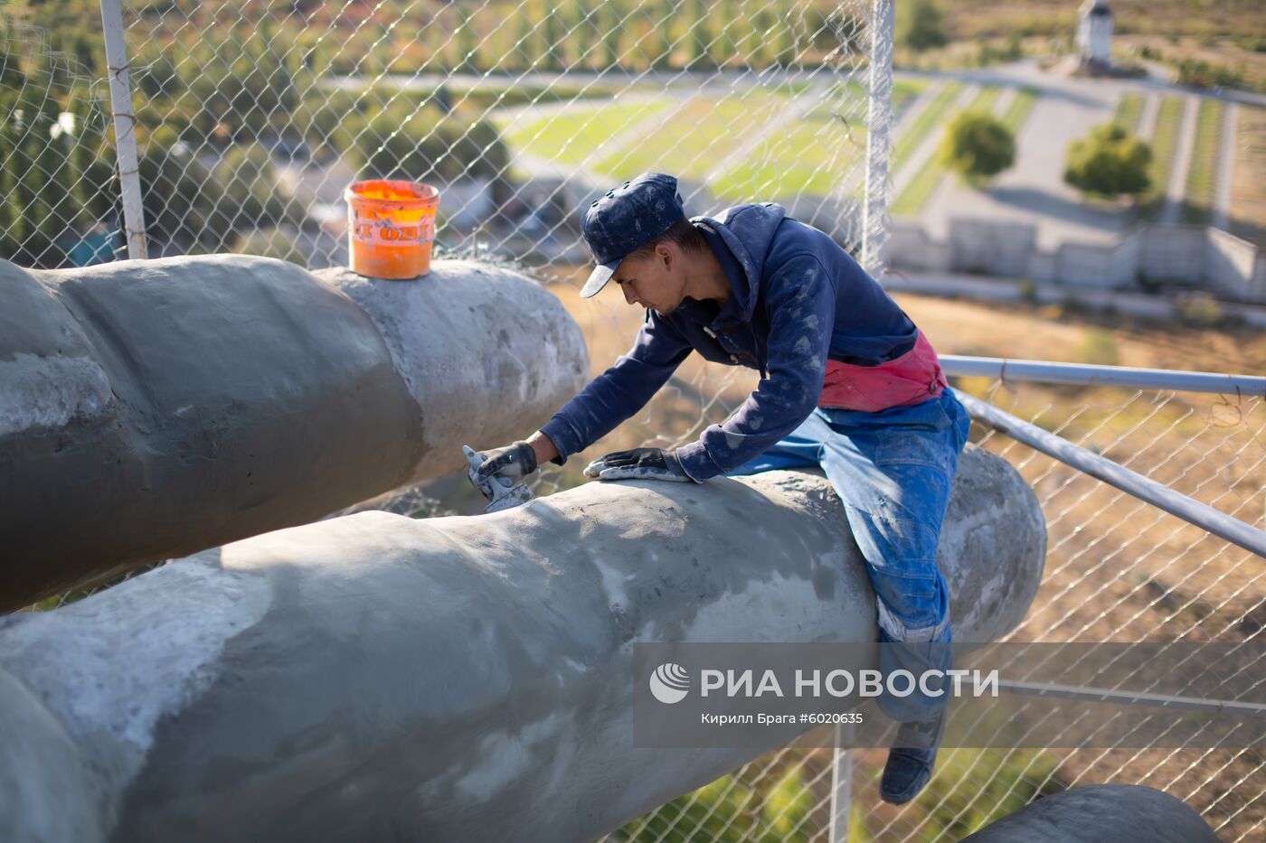 Реставрация монумента "Родина-мать зовет" в Волгограде