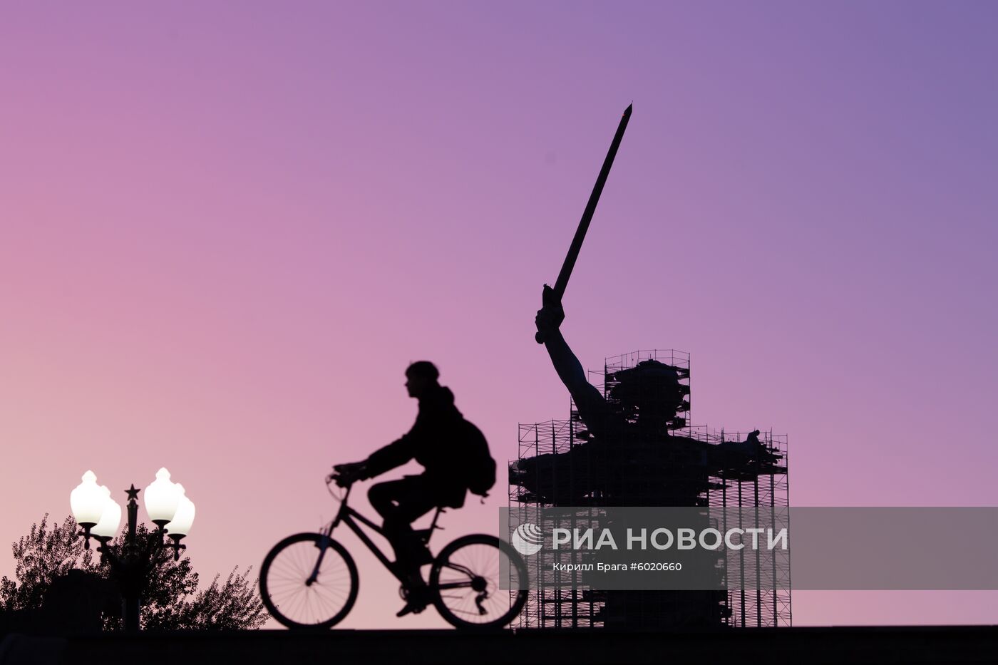 Реставрация монумента "Родина-мать зовет" в Волгограде