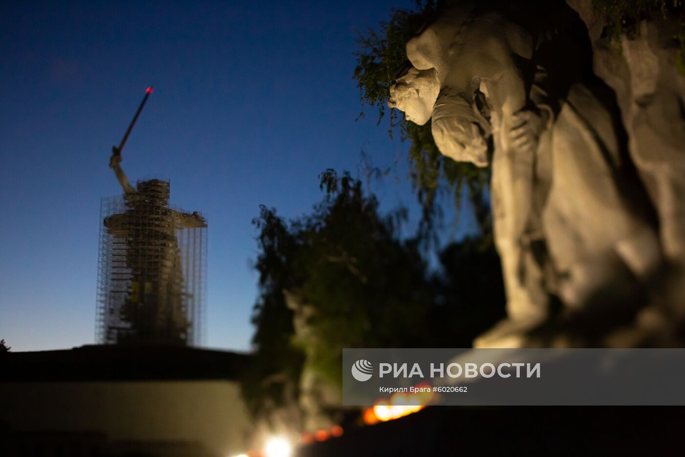 Реставрация монумента "Родина-мать зовет" в Волгограде