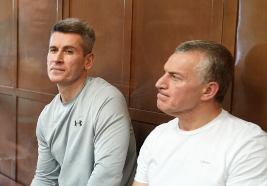 Рассмотрение ходатайства следствия о продлении ареста З. Магомедову и М. Магомедову