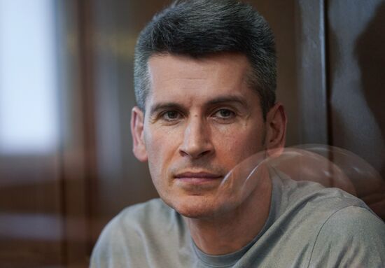 Рассмотрение ходатайства следствия о продлении ареста З. Магомедову и М. Магомедову