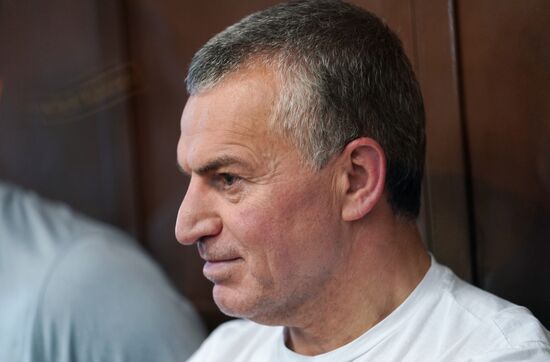 Рассмотрение ходатайства следствия о продлении ареста З. Магомедову и М. Магомедову