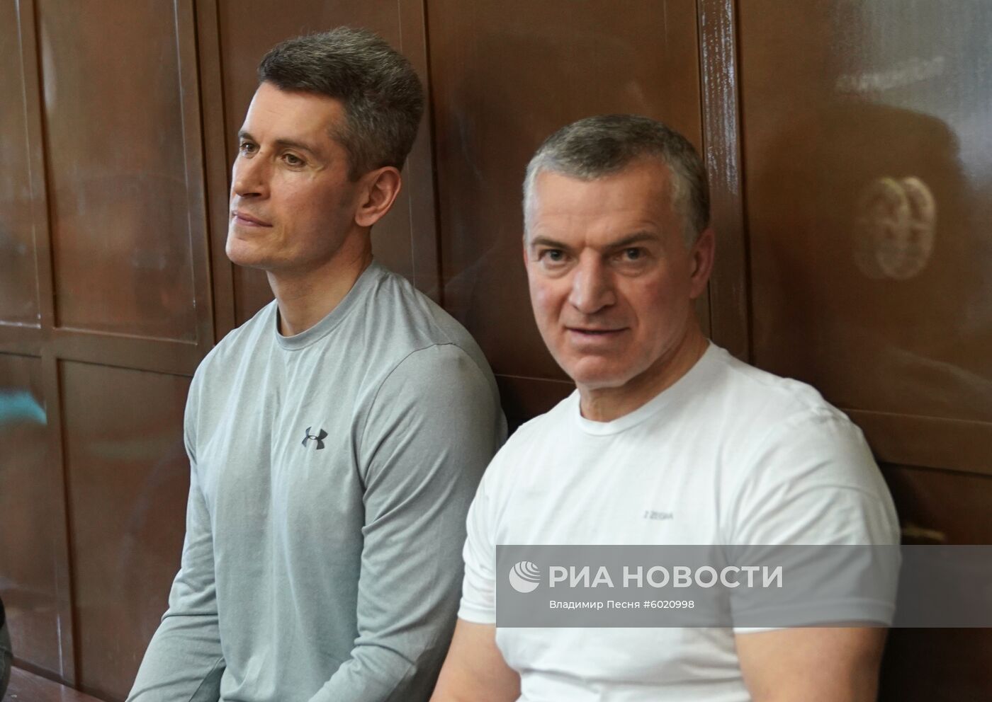 Рассмотрение ходатайства следствия о продлении ареста З. Магомедову и М. Магомедову