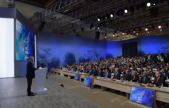 Президент РФ В. Путин прял участие в работе конгресса ИНТОСАИ