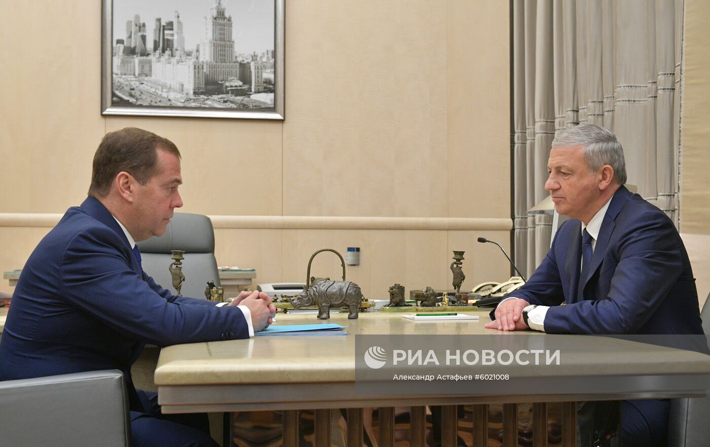 Премьер-министр РФ Д. Медведев встретился с главой Северной Осетии В. Битаровым