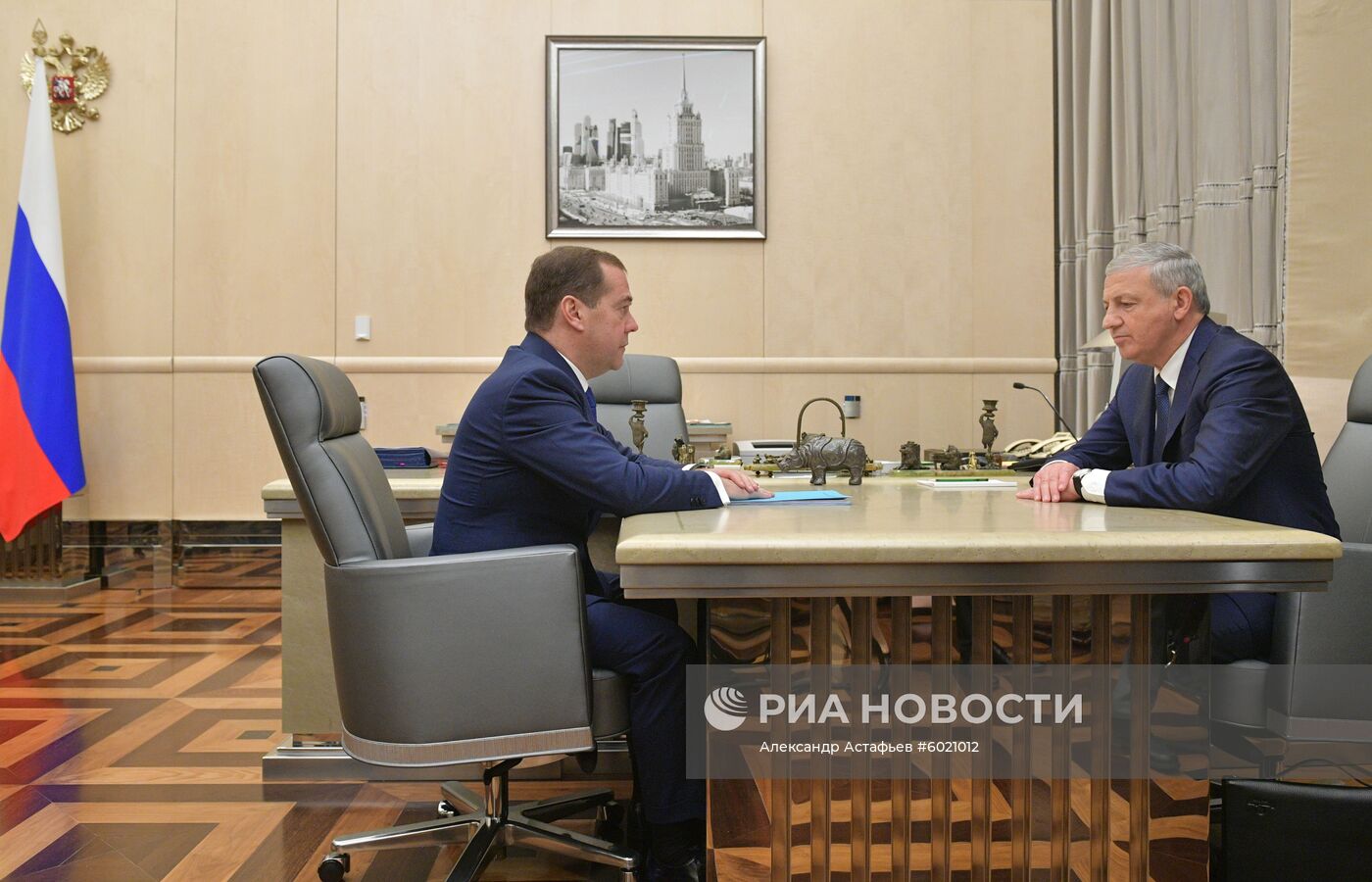 Премьер-министр РФ Д. Медведев встретился с главой Северной Осетии В. Битаровым
