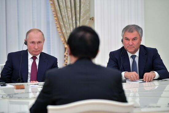 Встреча президента РФ В. Путина с председателем постоянного комитета Всекитайского собрания народных представителей Ли Чжаньшу