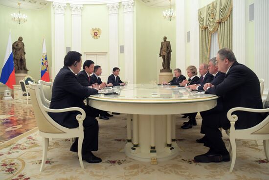 Встреча президента РФ В. Путина с председателем постоянного комитета Всекитайского собрания народных представителей Ли Чжаньшу