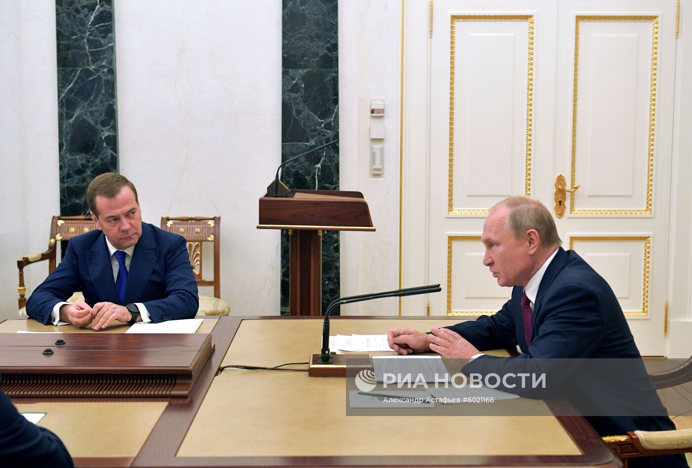 Президент РФ В. Путин провел совещание с членами правительства РФ