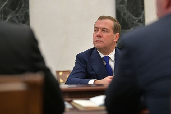 Президент РФ В. Путин провел совещание с членами правительства РФ