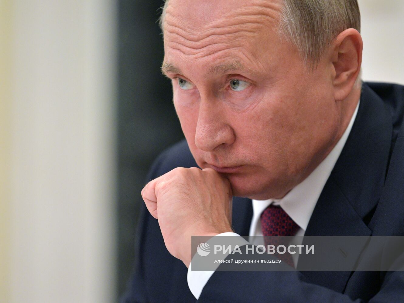 Президент РФ В. Путин провел совещание с членами правительства РФ