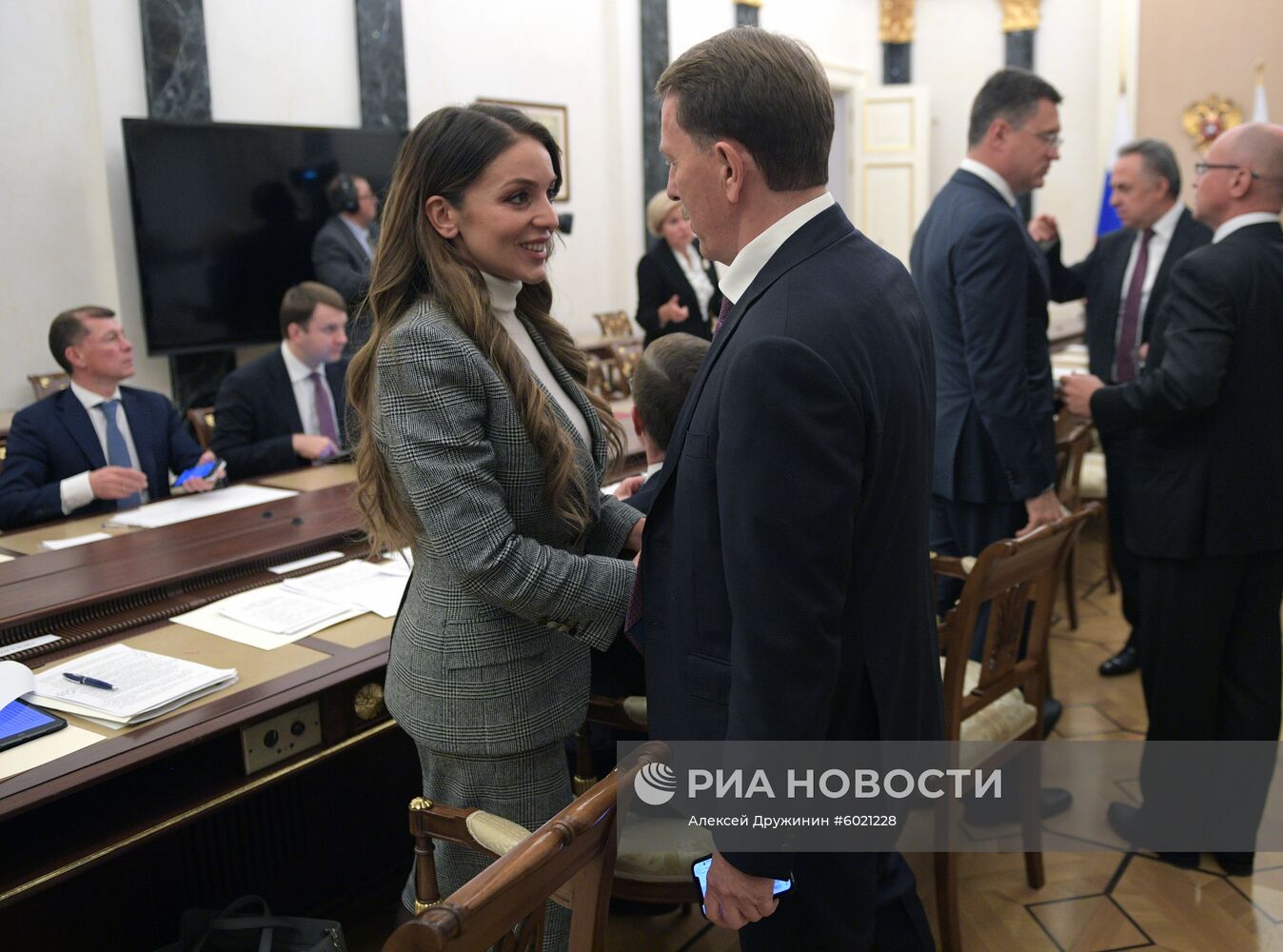 Президент РФ В. Путин провел совещание с членами правительства РФ