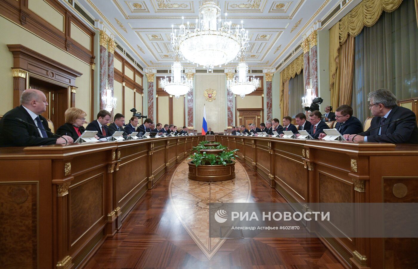 Премьер-министр РФ Д. Медведев провел заседание правительства РФ