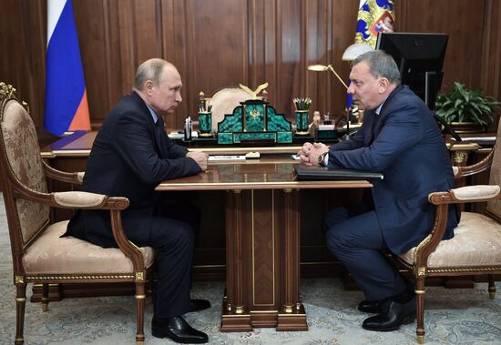 Президент РФ В. Путин встретился с вице-премьером РФ Ю. Борисовым 