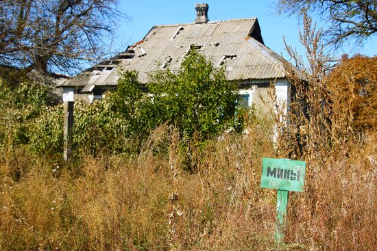 Поселок Сокольники на линии соприкосновения в Луганской области