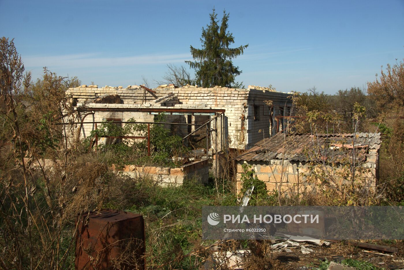 Поселок Сокольники на линии соприкосновения в Луганской области