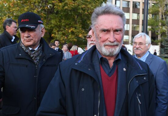 Открытие памятника писателю Льву Толстому