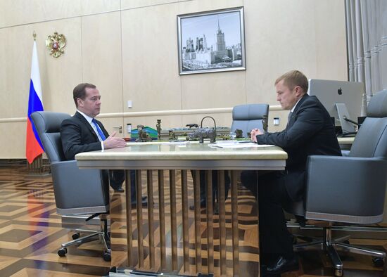 Премьер-министр РФ Д. Медведев встретился с президентом "Опоры России" А. Калининым