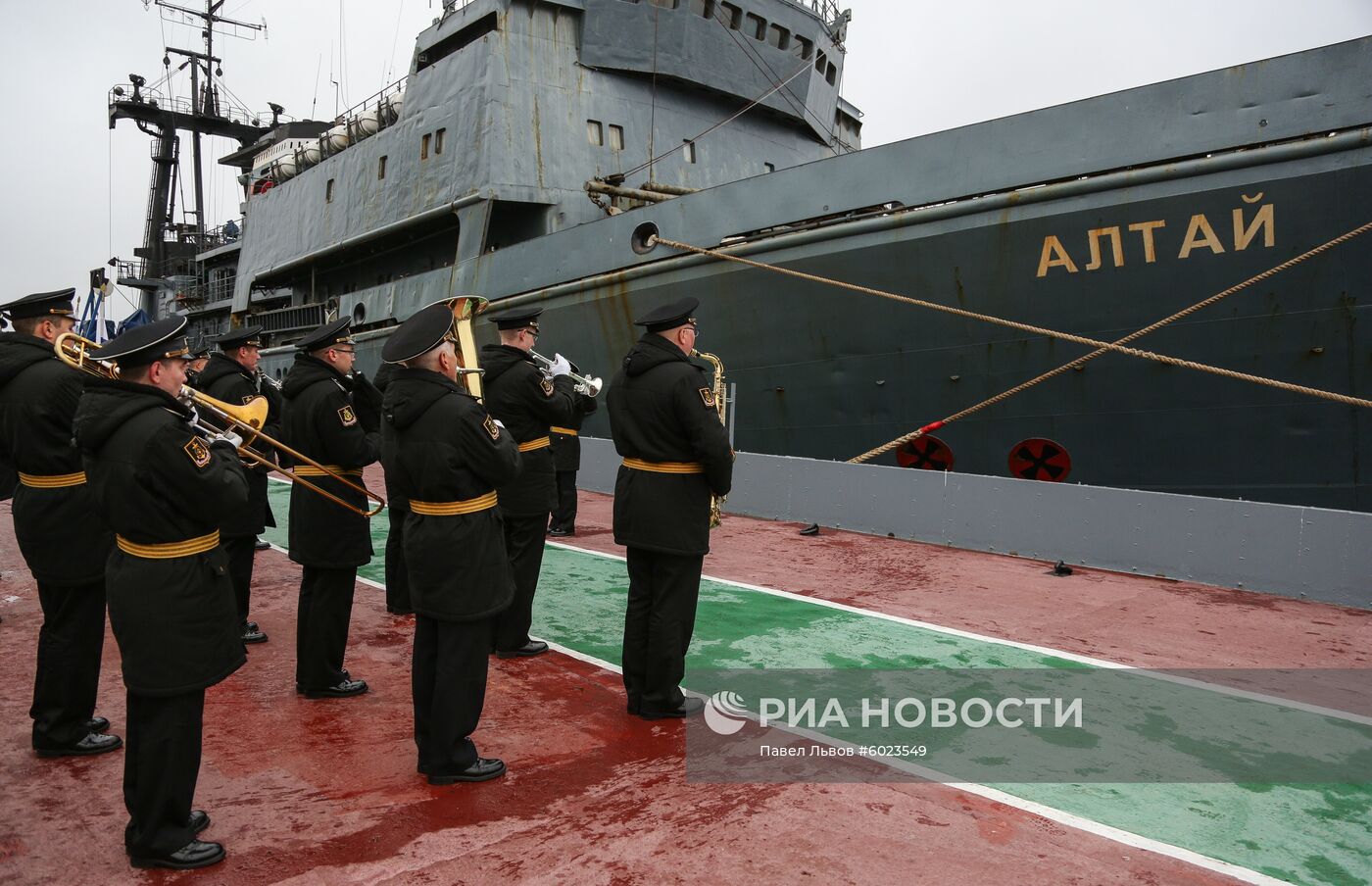 Возвращение буксира "Алтай" из экспедиции Северного флота РФ на Землю Франца-Иосифа