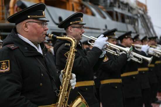 Возвращение буксира "Алтай" из экспедиции Северного флота РФ на Землю Франца-Иосифа