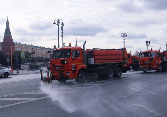 Промывка проезжей части дорог Москвы